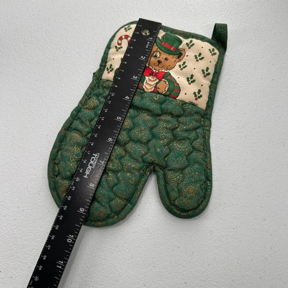 Vintage Christmas Themed Oven Mitt &‎ Pot Holder Set Bear & Gingerbread Designs